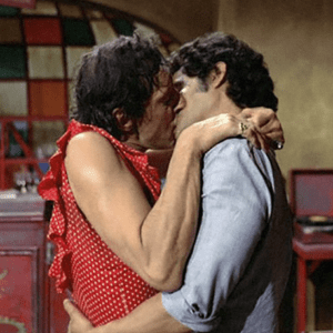 El beso entre Pancho y La Manuela en El lugar sin límites (1977)