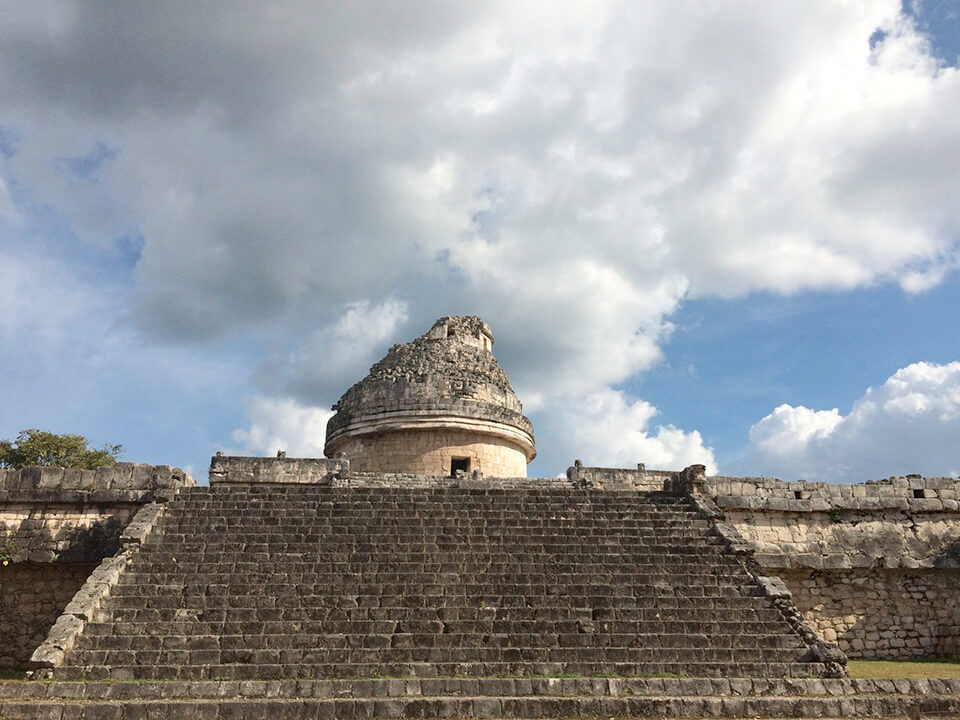 observatorio maya ciencia ficción